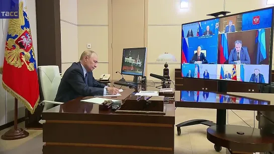 Путин на совещании