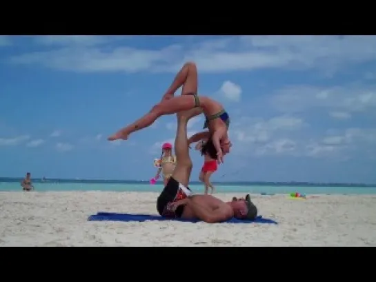 Acrobatic Yoga in Cancun