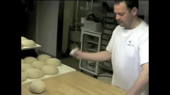 Bak brød med Morten Schakenda på bakeriet i Lom