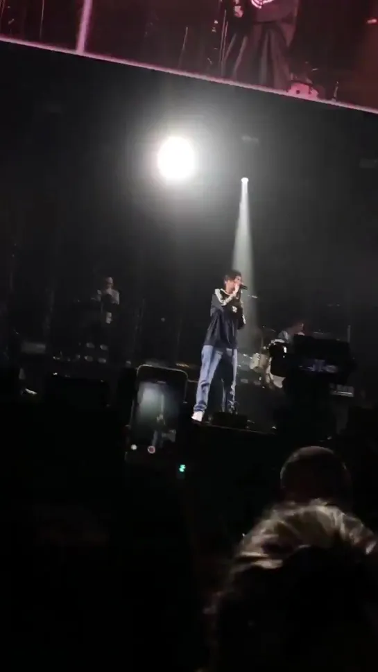 louis performing just hold on 2