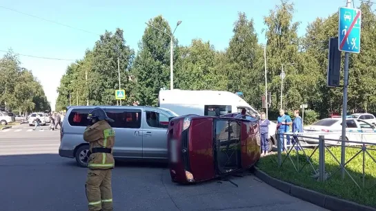 Перевернулся автомобиль