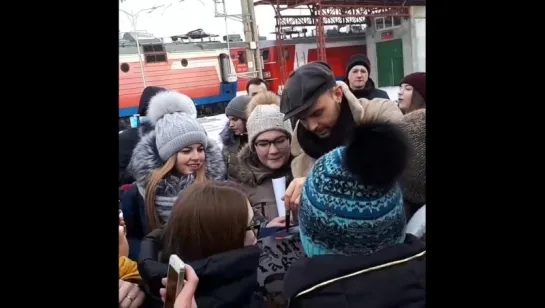 Theo with fans in Khabarovsk (04.02.2018)