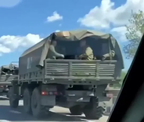 Водитель включил песню Любэ "Давай за...", когда проезжал нашу колону в Ростовской области