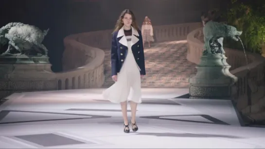 Louis Vuitton Women's F/W 2018 Fashion Show