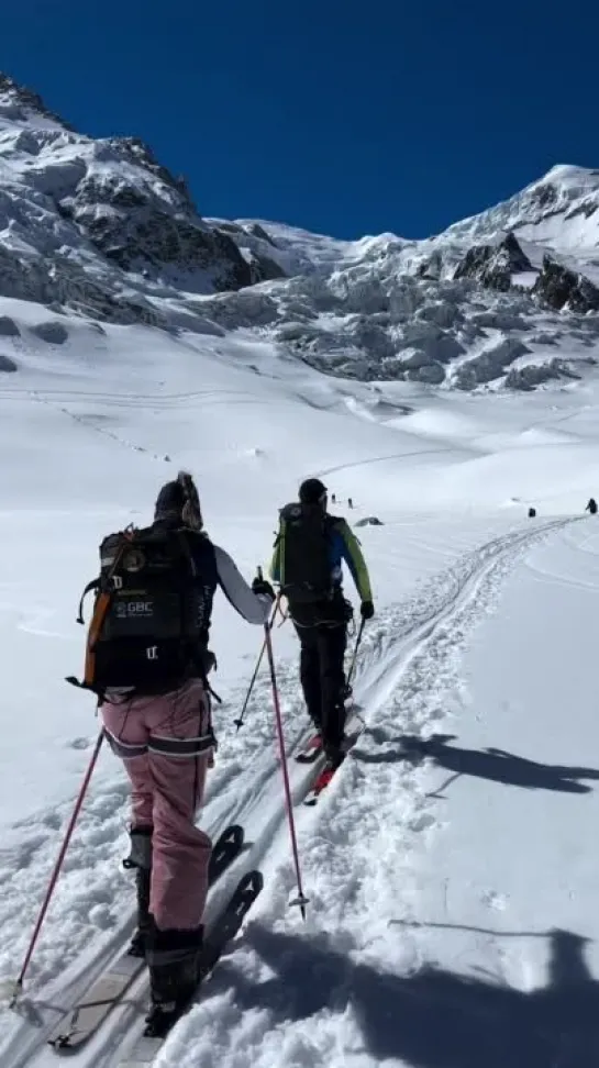 Samuela Comola: «Sul tetto d'Europa🏔️🤍.. 📍Monte Bianco - 4810 m.» (11/05/2024)