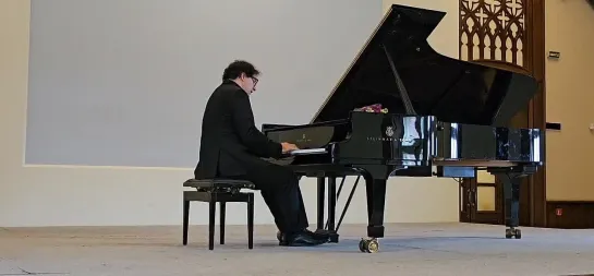 Франц Шуберт Allegretto in C minor, D. 915, исп. Сергей Кузнецов (фортепиано)