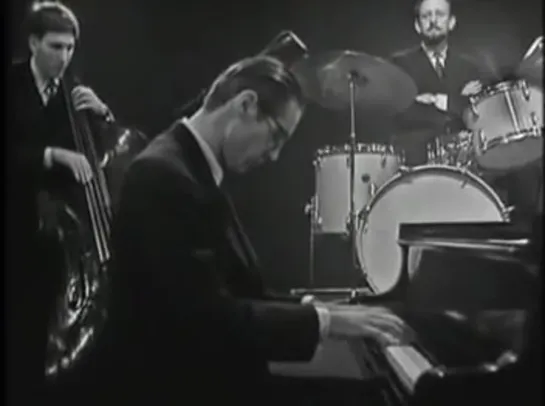 BILL EVANS — WALTZ FOR DEBBIE (LIVE)