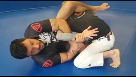 Half guard attack demonstration