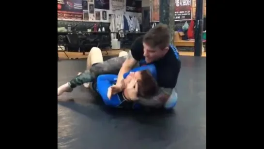 Triangle choke from the mount demonstration