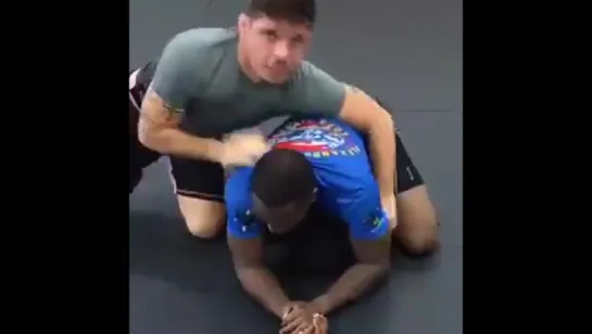 Escape from Katagatame (arm triangle) by Luta Livre black belt Leozada Nogueira