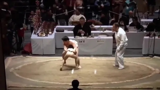 Japanese kids incredible Sumo match