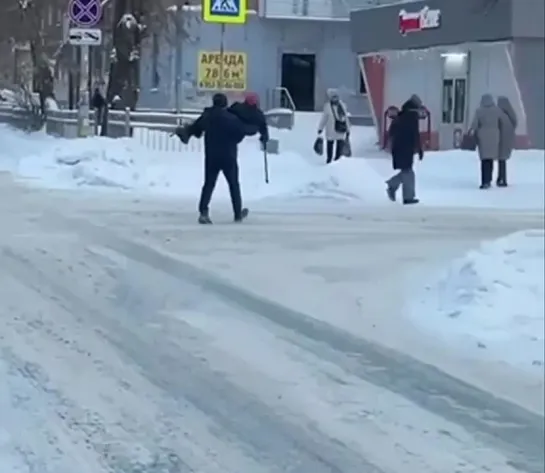 Бабушек переводят через дорогу теперь так