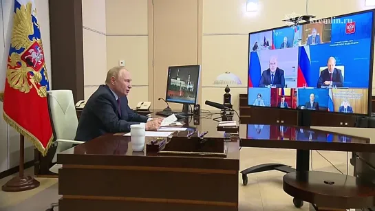 Путин на совещании