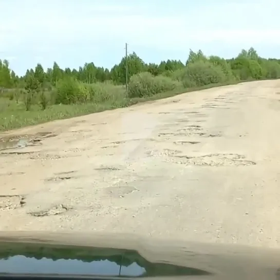 ❗️От подписчицы 

Вот такие дороги у нас в Кадомском районе, просто невозможно ездить, на новой машине чуть не остались без коле