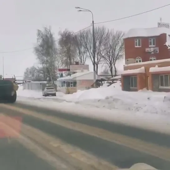 ❗️От подписчика

Со стороны Москвы движется колонна военной техники.