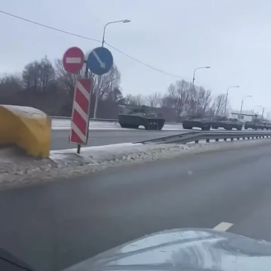 🪖 В Рязани засняли на видео колонну военной техники

На Южной окружной дороге Рязани сняли на видео колонну военной техники. Рол