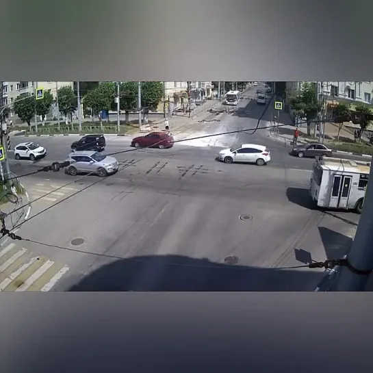 🚎 В Рязани заметили троллейбус который ехал с открытой дверью. Видео размещено в группе Новости Рязани ВКонтакте.

«Я понимаю, ч