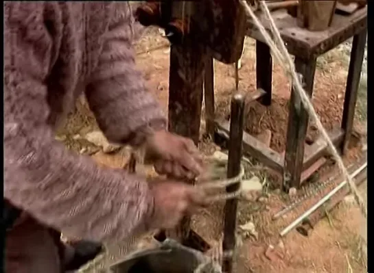 Handmade ropes. Production and braiding with vegetable fibers in 1996 | Documentary film