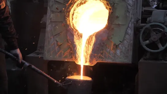 Process of Making Iron Pot With 100 Years of History. Iron Foundry in Korea.