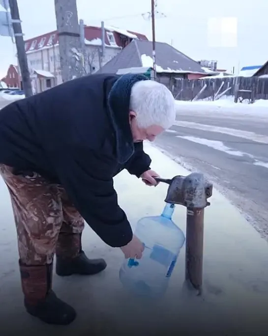 Ветерана Великой Отечественной войны оставили без воды: ее дом отключили от водопровода во время ремонта сетей.