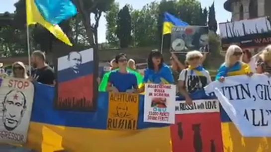 "Убирайся из Украины!" Путина с позором встретили в Риме.