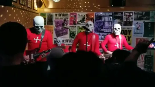 THE CONCUSSIONS performs Jack The Ripper.