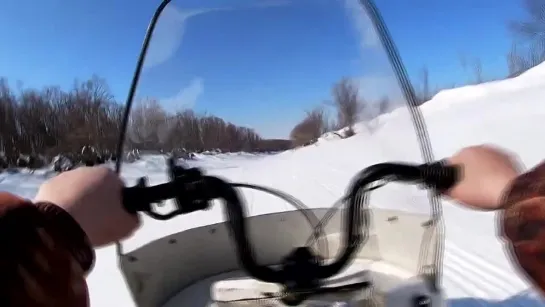 Еду с рыбалки на самодельном снегоходе