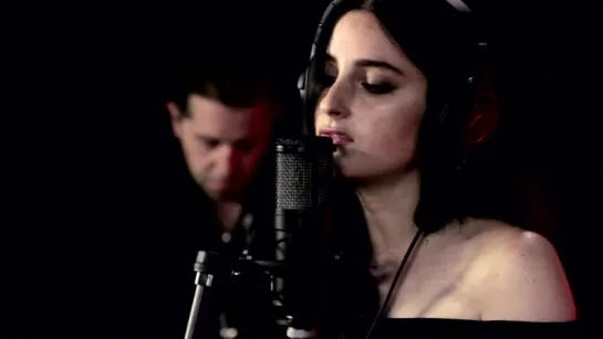 Banks - Beggin For Thread (Live at [V]HQ)