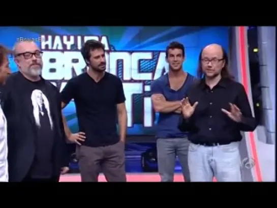 Hugo Silva, Mario Casas y Alex de la Iglesia en 'El Hormiguero'