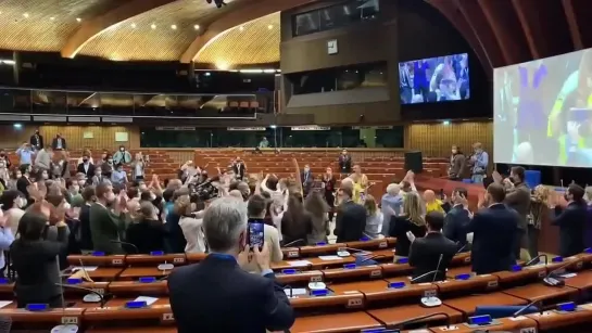 В Европарламенте нашли способ согреться. Дёшево и сердито