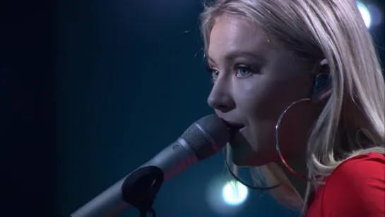 Astrid S - Breathe (Live on Skavlan)