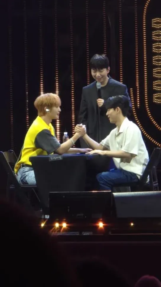 180524 Onew Guess! Asia Tour D2-2 Arm Wrestling