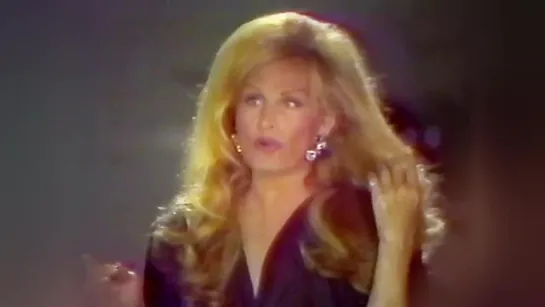 Animé par Léon Zitrone, avec les Vedettes de l'époque, Dalida chante Salut Salaud - Les Habits du Dimanche (TF1) 15 Août 1986