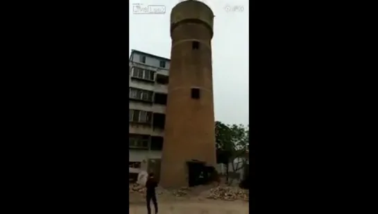 Видео: Обрушившаяся водонапорная башня похоронила под собой рабочих . Китай ЧП