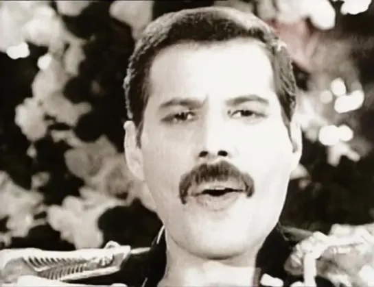 Freddie Mercury - Living On My Own Mix (1993) (Full HD)