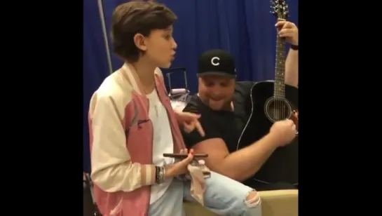 Millie Bobby Brown and Drew Powell covering “You Know I’m No Good” by Amy Winehouse at Alamo City Comic Con