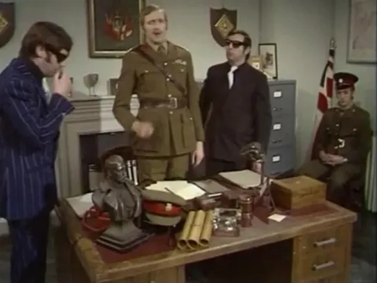 Monty python's flying circus - Army protection racket