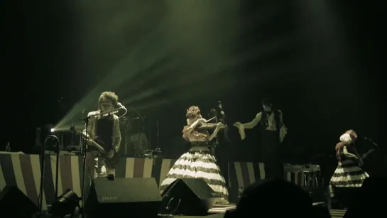 [Live] Buck-Tick - VICTIMS OF LOVE (with Kokushoku Sumire (Arui wa Anarchy -FINAL) {RUS}