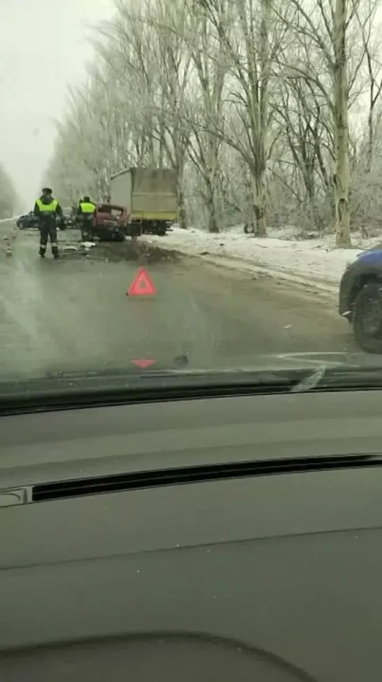 В сторону Зугрэса, между Харцызском и Золоторевкой. Ехал около 10 часов. Один погибший.