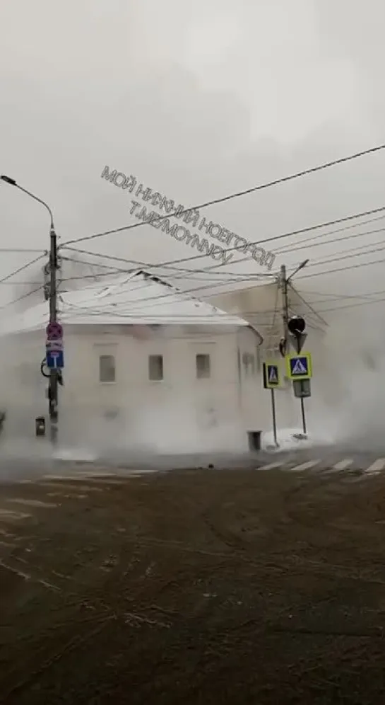 В Нижнем Новгороде прорвало теплотрассу