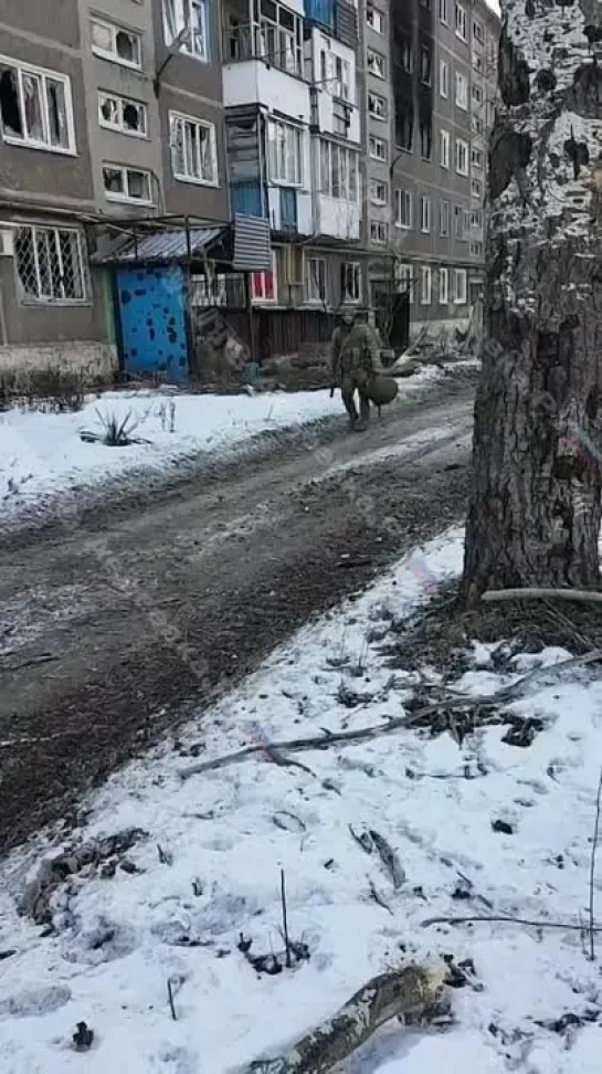 Готовятся отвалить из Авдеевки и грабят, все что ещё не разграблено.