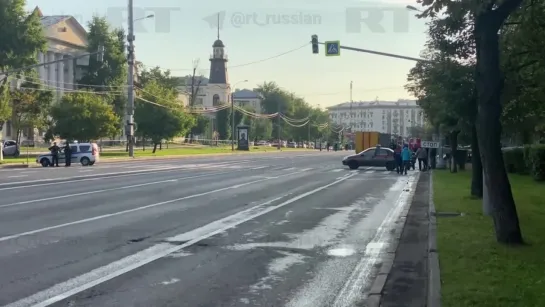 После падения одного из украинских беспилотников в районе Комсомольского проспекта выбило окна в жилом доме. 02