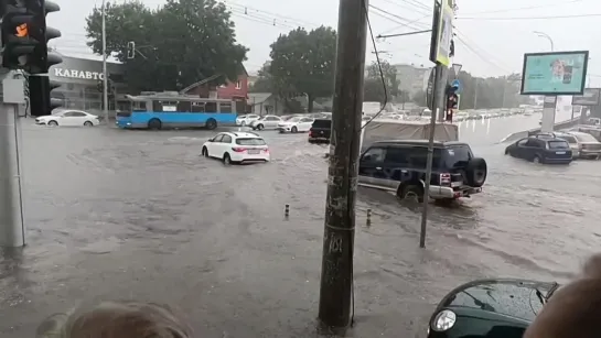 В Краснодаре утонула водоткачивающая техника