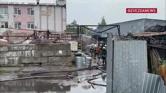 💥При взрыве в Нижнем Новгороде погиб водитель, предположительно, той самой фуры с толуолом, сообщает наш корреспондент. Мужчина