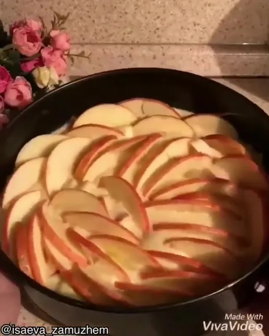 Шарлотка с яблоками😋