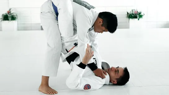 GUI MENDES - ADVANCED KIDS - CLOSED GUARD ARMBAR TO KISS OF THE DRAGON