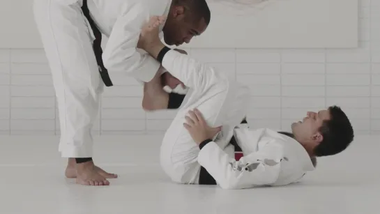 4 Situation 03 - Framing Versus the Toreando Pass - Framing the Guard (Rafael Mendes)