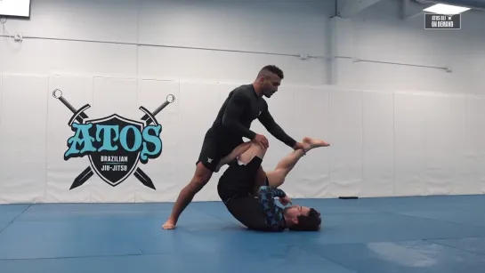 2 Michael Perez teaches Passing Single Leg X, during the no-gi advanced class - Part 2