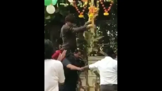 #ShahRukhKhan celebration at Mannat #jayshreekrishna #radhe 2017.