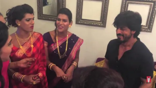 6 Pack Band had the perfect  #FAN  moment when they met  #ShahRukhKhan  srk Watch the video to know more.